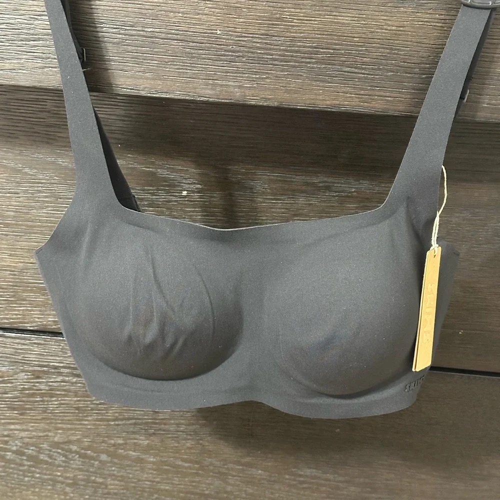 SKIMS Black Full Coverage Bra with Wide Straps - Picture 1 of 3